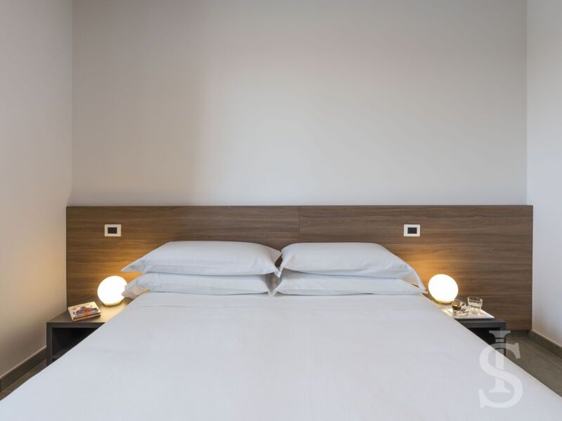 villa-dimora-bufalefi-schlafzimmer-doppelbett.jpg