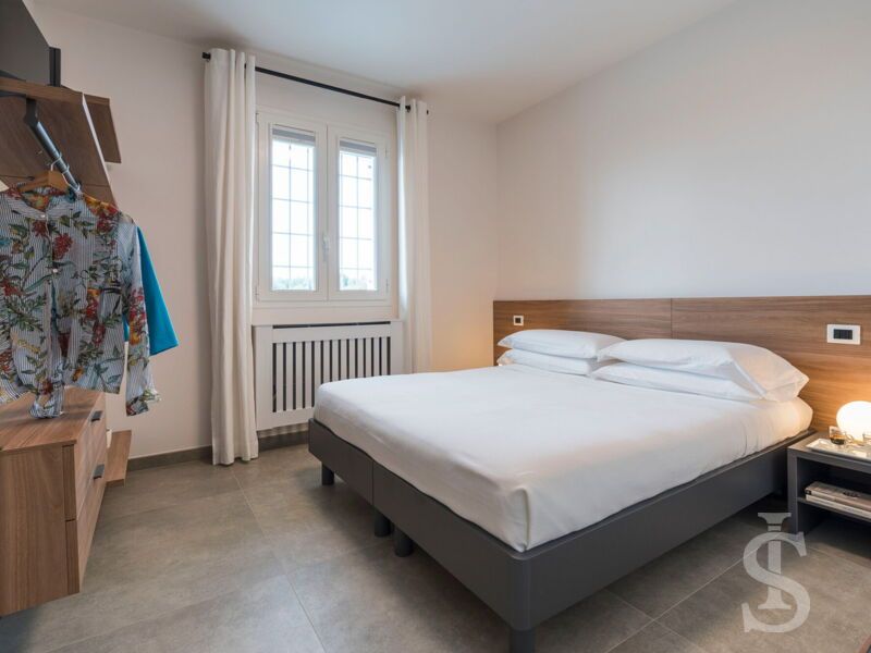 villa-dimora-bufalefi-schlafzimmer-mit-doppelbett-2.jpg