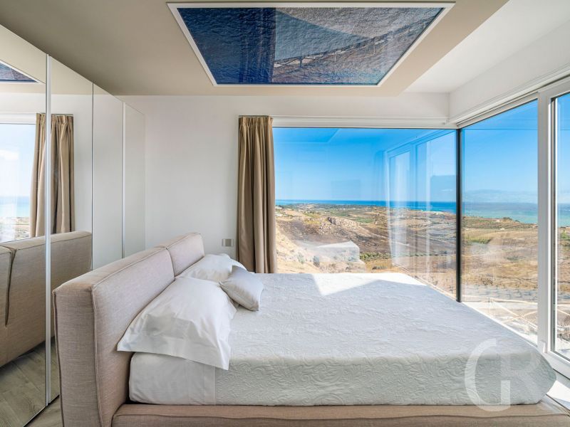villa-domizia-blick-in-die-landschaft-vom-schlafzimmer.jpg
