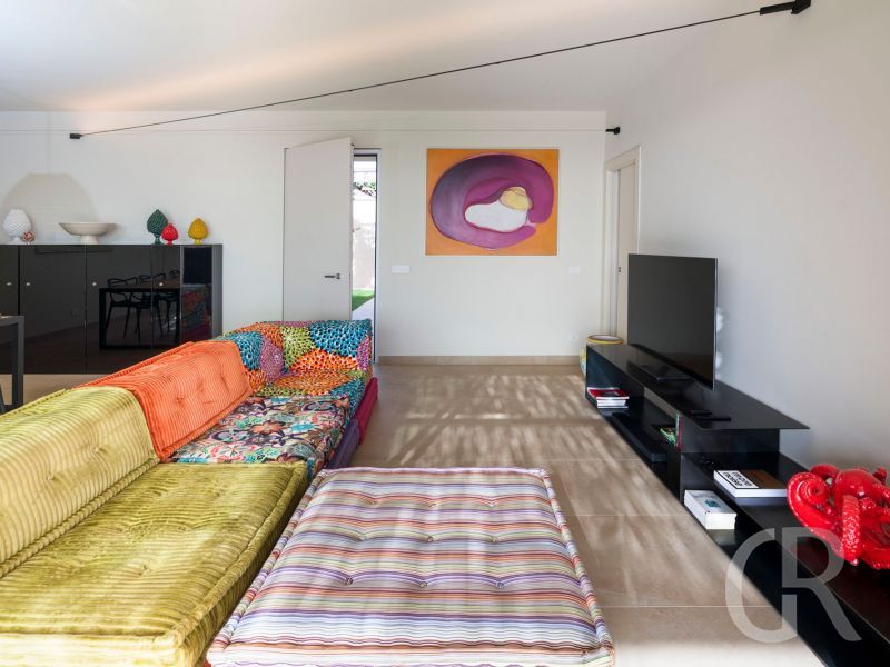 villa-gelso-bianco-sofa.jpg