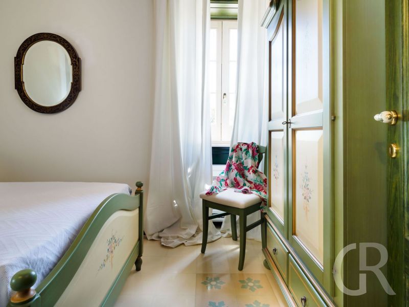 villa-gira-sole-grosses-schlafzimmer.jpg