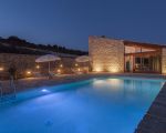 villa-gisolfo-beleuchteter-pool-am-abend.jpg