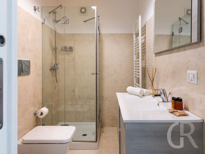 villa-giutitta-badezimmer-mit-dusche.jpg