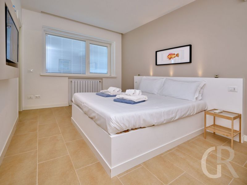 villa-ibla-grosses-doppelbett-im-schlafzimmer.jpg