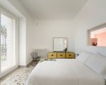 villa-la-belle-kommode-mit-doppelbett.jpg