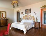 villa-la-boheme-grosses-bett.jpg