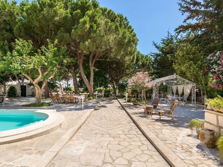 villa-la-forma-pool-garten.jpg