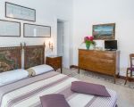 villa-la-forma-schlafzimmer-mit-kommode.jpg