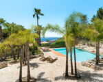 villa-maddalena-am-pool.jpg