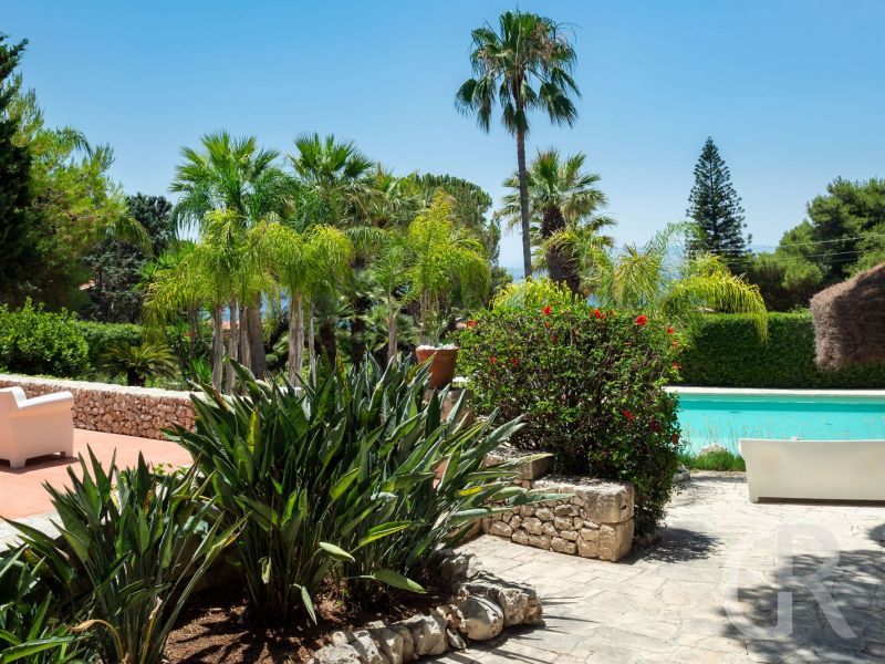 villa-maddalena-garten-und-pool.jpg