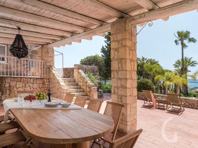 villa-maddalena-ueberdachter-sitzplatz.jpg