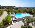 villa-mara-pool-und-zufahrt-zur-villa.jpg