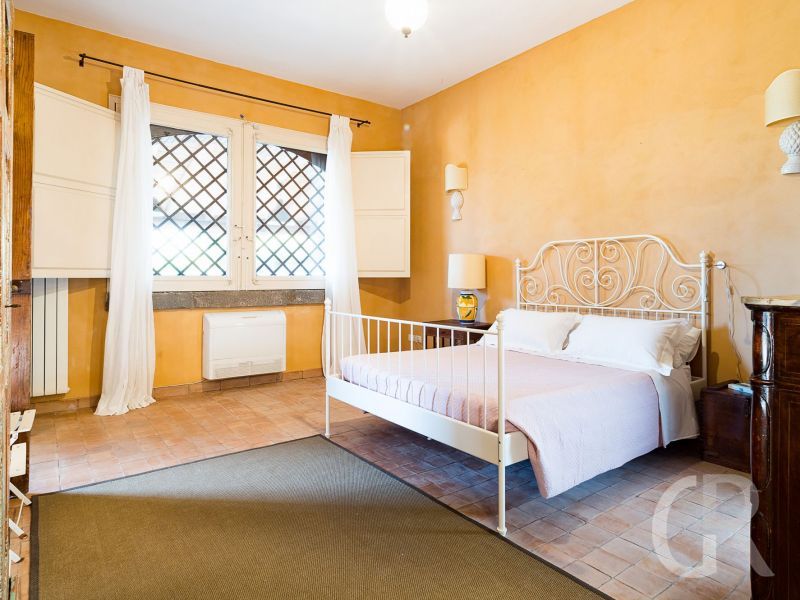 villa-mila-weisses-doppelbett.jpg