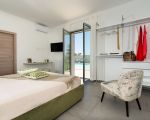 villa-nica-doppelbett-mit-ausgang-ins-freie.jpg