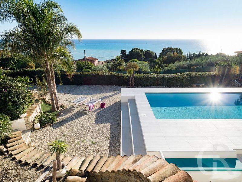 villa-pales-schwimmbad-mit-blick.jpg