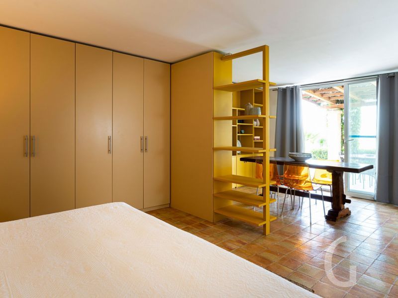 villa-pigna-blue-kleiderschrank.jpg