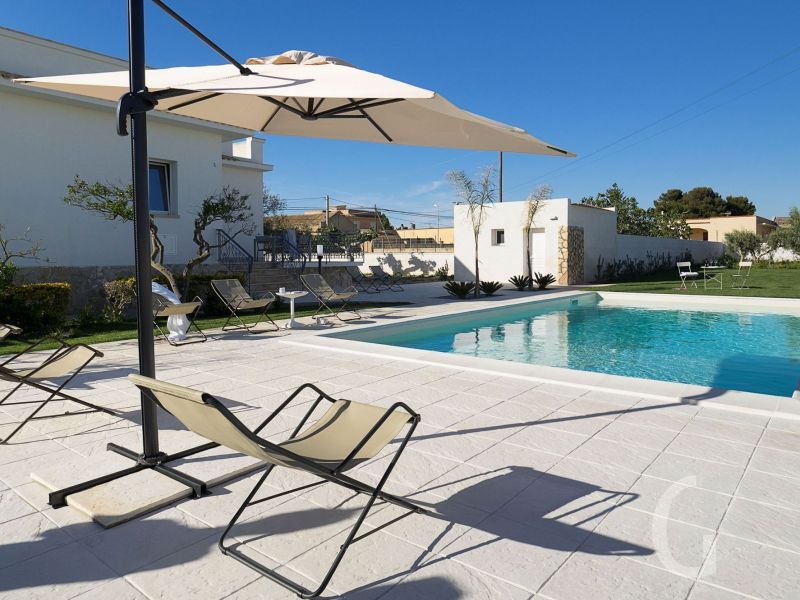 villa-rita-sonnenterrasse-am-pool.jpg