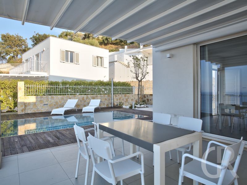 villa-salina-ueberdachte-terrasse.jpg