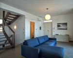 villa-salina-wohnzimmer-mit-treppenaufgang.jpg