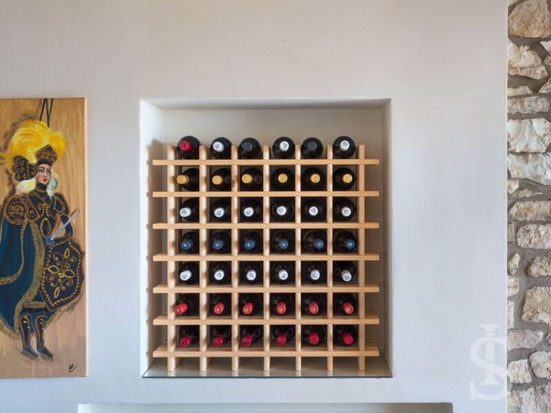 villa-tangi-weinregal.jpg