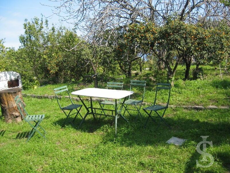 zimmer-im-agriturismo-sitzplatz-im-garten.jpg