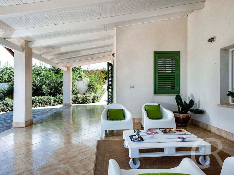 casa-bianca-ueberdachte-terrasse.jpg