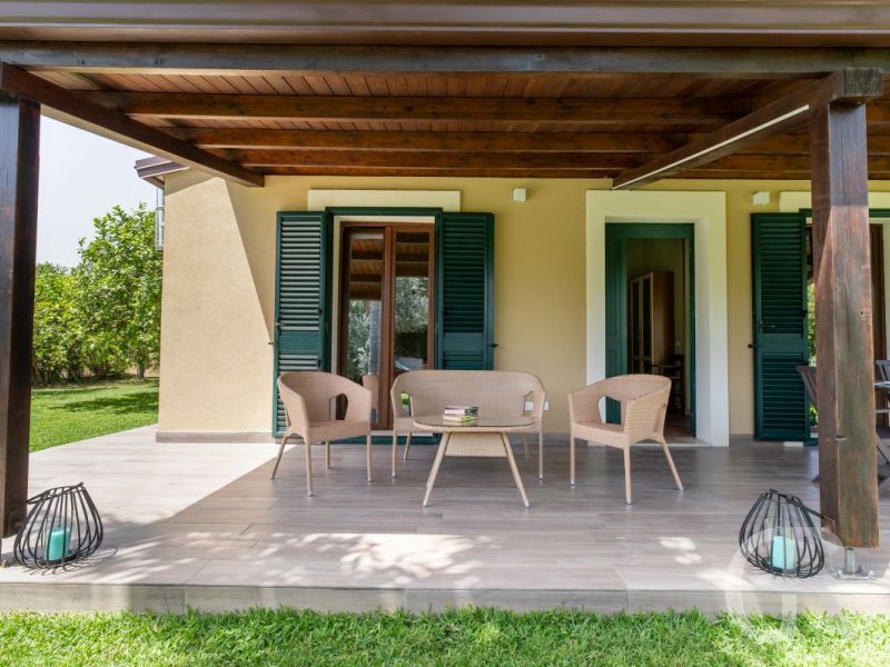 casa-limoni-ueberdachte-terrasse.jpg