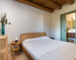 casa-ninetta-schlafzimmer-mit-doppelbett.jpg