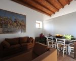donnafugata_ferienwohnung_carrubo_esstischjpg.jpg