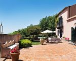 ferienhaus-capinera-sonnenterrasse-vor-der-villa.jpg
