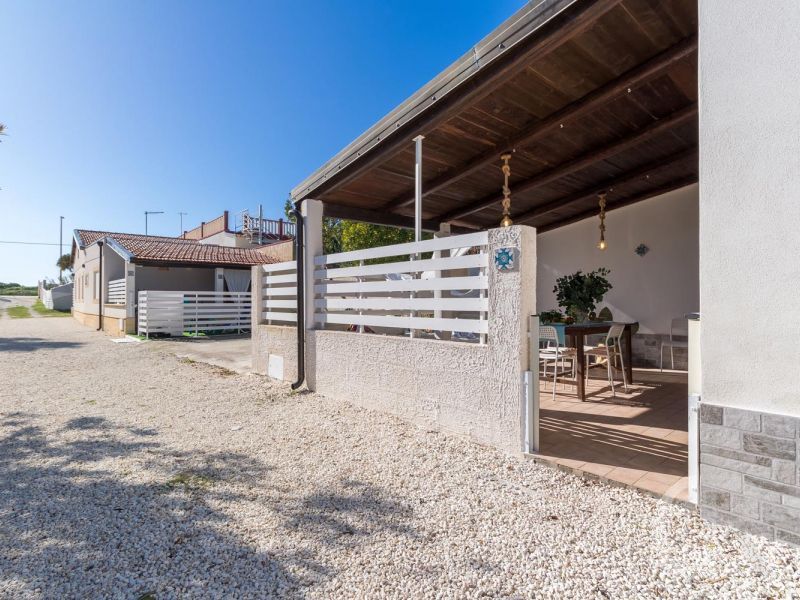 ferienhaus-edone-ueberdachte-terrasse.jpg