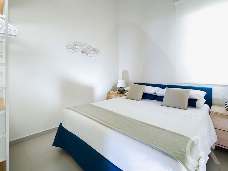 ferienhaus-marisol-schlafbereich-mit-doppelbett.jpg