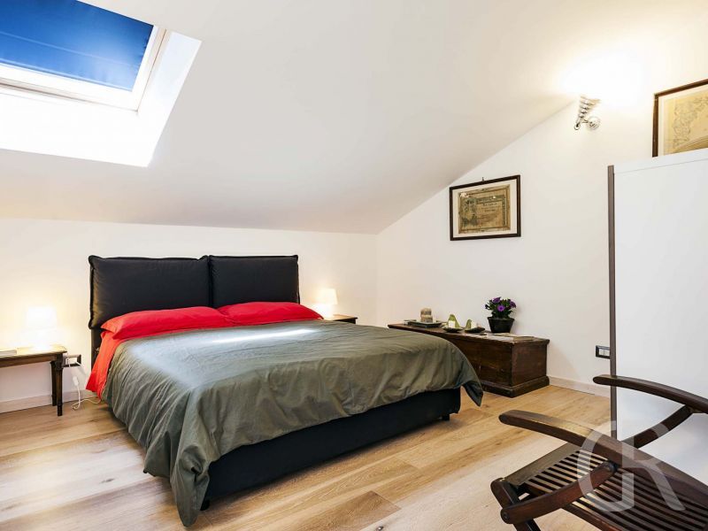 ferienwohnung-alyssa-grosses-bett-im-schlafbereich.jpg