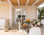 ferienwohnung-aurispa-terrasse-mit-gedecktem-gartentsich.jpg