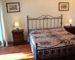 ferienwohnung-cafisi-schlafzimmer-mit-doppelbett-und-nachttisch.jpg