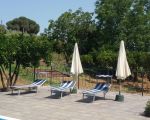 ferienwohnung-catania-sonnenliegen-am-pool.jpg