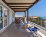ferienwohnung-ducezio-dachterrasse-mit-liegestuehlen.jpg