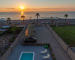 ferienwohnungen-sonnenuntergang-am-pool.jpg