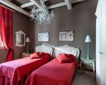 pigna-bianca-rotes-schlafzimmer.jpg