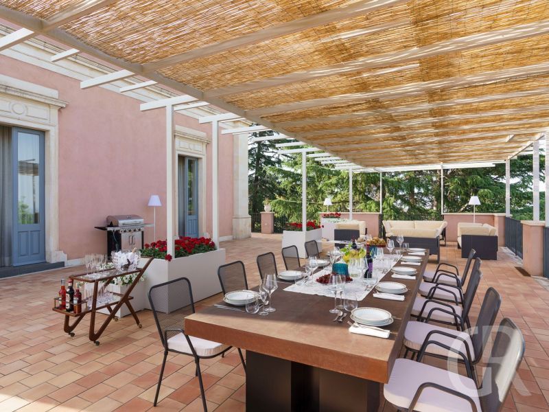 tenuta-contea-grosser-terrassenbereich.jpg