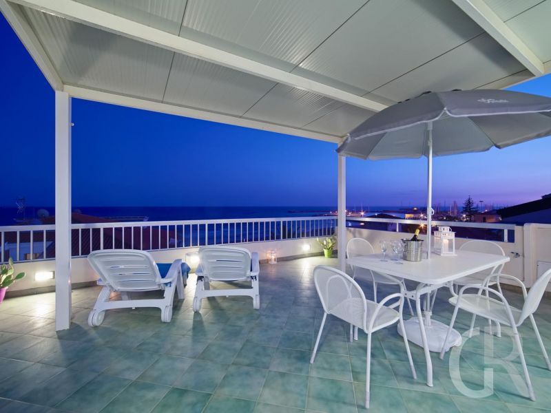 terrasse-am-abend.jpg