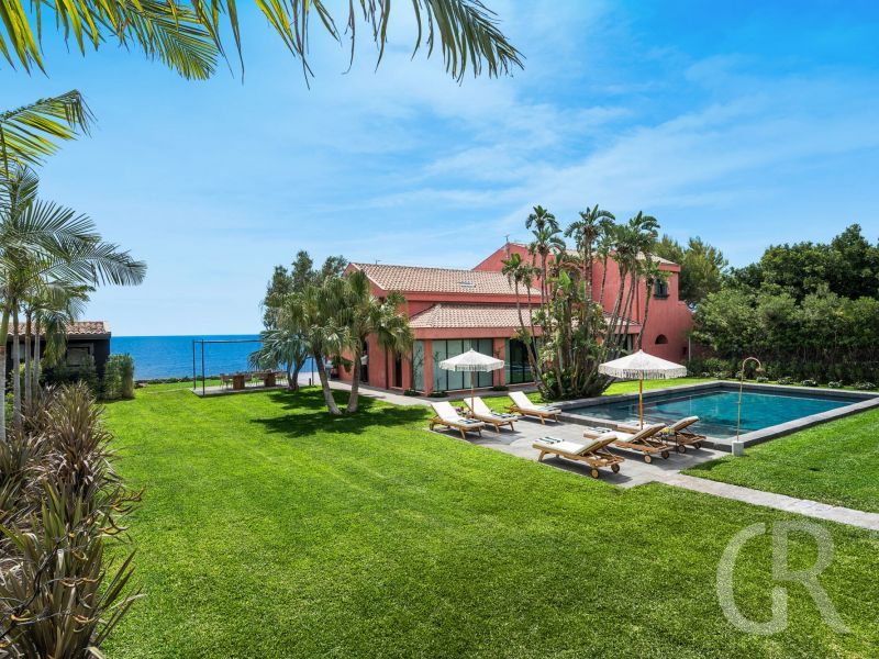 villa-acqua-marina-pool-und-garten.jpg