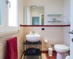 villa-ala-waschbecken-und-wc.jpg