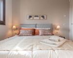 villa-angelina-schlafzimmer-mit-doppelbett-2.jpg
