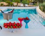 villa-anna-am-pool.jpg