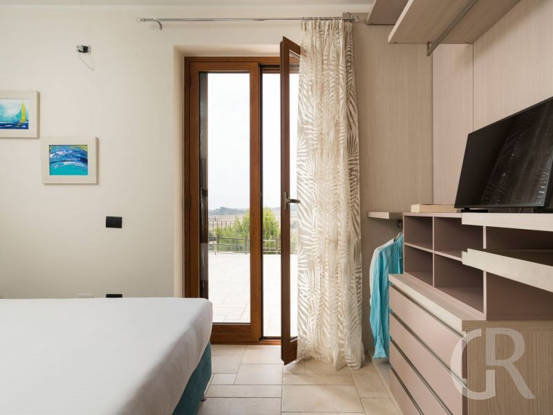 villa-anthea-schlafzimmer-mit-blick.jpg