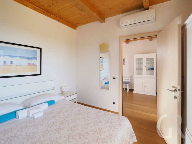 villa-ariel-grosses-schlafzimmer.jpg