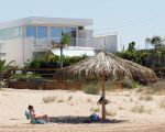villa-ariel-sonnenbaden-am-strand.jpg