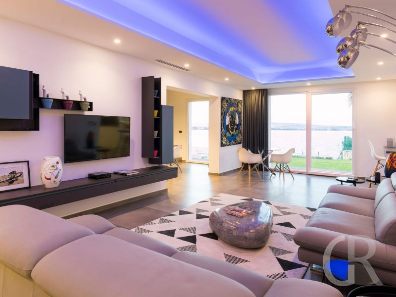 villa-artemare-wohnzimmer-mit-tv.jpg
