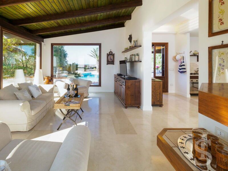 villa-cala-mancina-gemuetliches-wohnzimmer.jpg